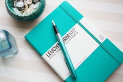 Записная книжка Leuchtturm «Medium» A5 в клетку изумрудная 251 стр.