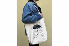 Сумка-шоппер «Муми-тролли. Фрекен Снорк с зонтом» светлая