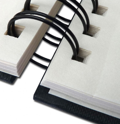 Скетчбук Fabriano Drawingbook в твердом переплете на пружине А5 / 60 листов / 160 гм (пейзаж)