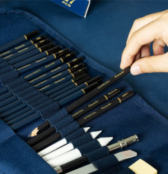 Набор для скетчинга Finenolo Sketch карандаши, ластики, аксессуары 27 предметов в пенале-свитке